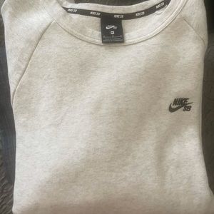 Nike crew neck sweater, light grey